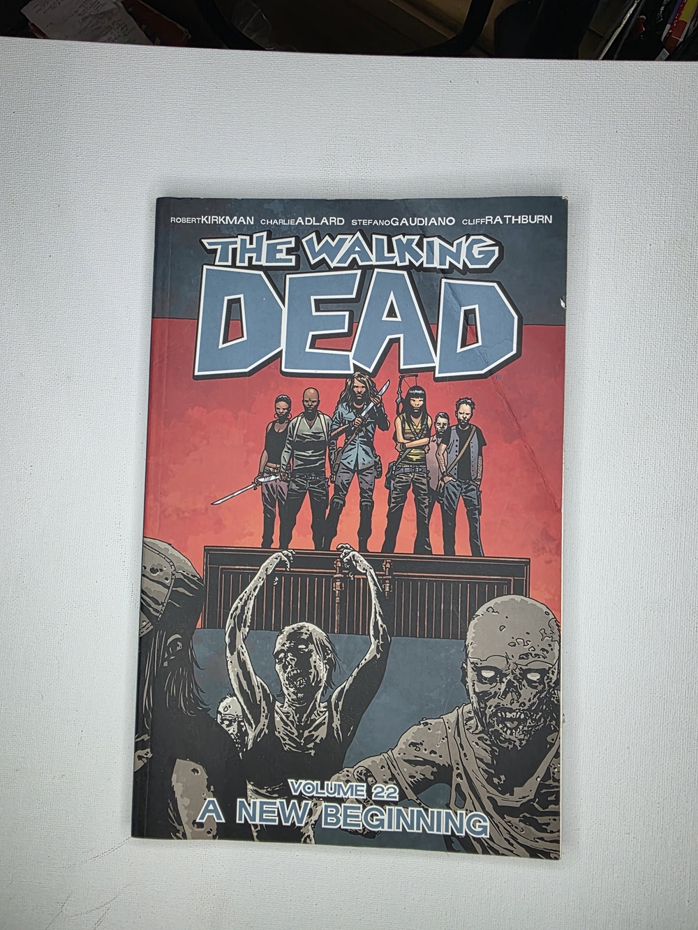 The Walking Dead Volume 22 - A New Beginning (Red Cover)